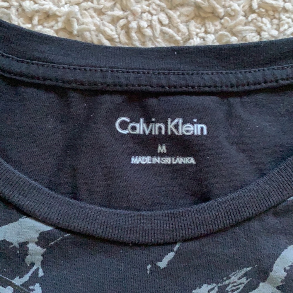 Calvin Klein T shirt - Picture 2 of 2